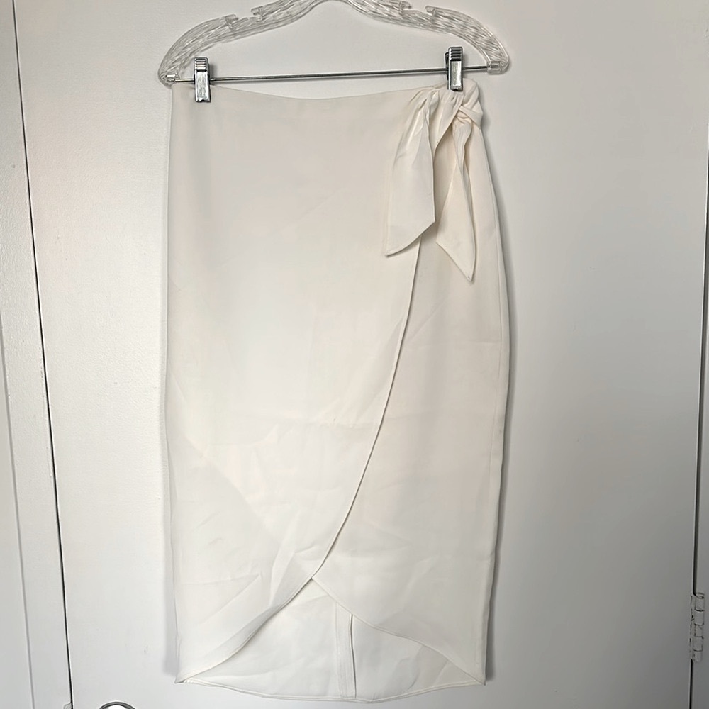 NWOT Express White, Cream Summer Wrap Skirt, Sz. 8
